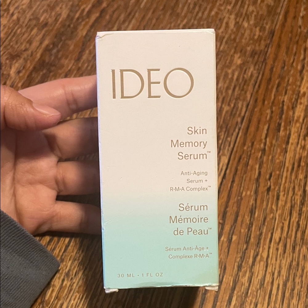 Skin Memory Serum - White and Cream